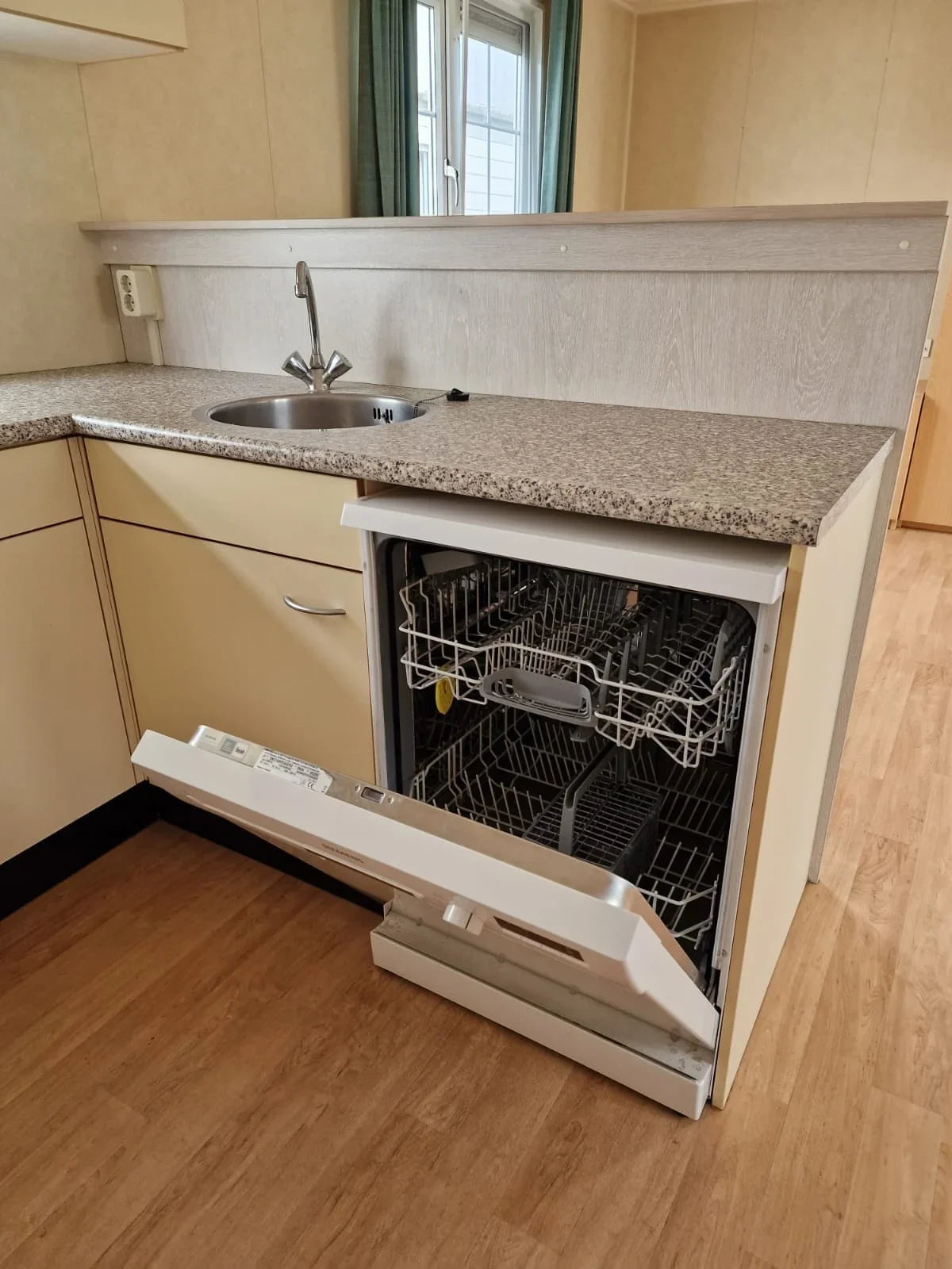 Casa Móvel T3 TULA – Cozinha equipada e casa de banho