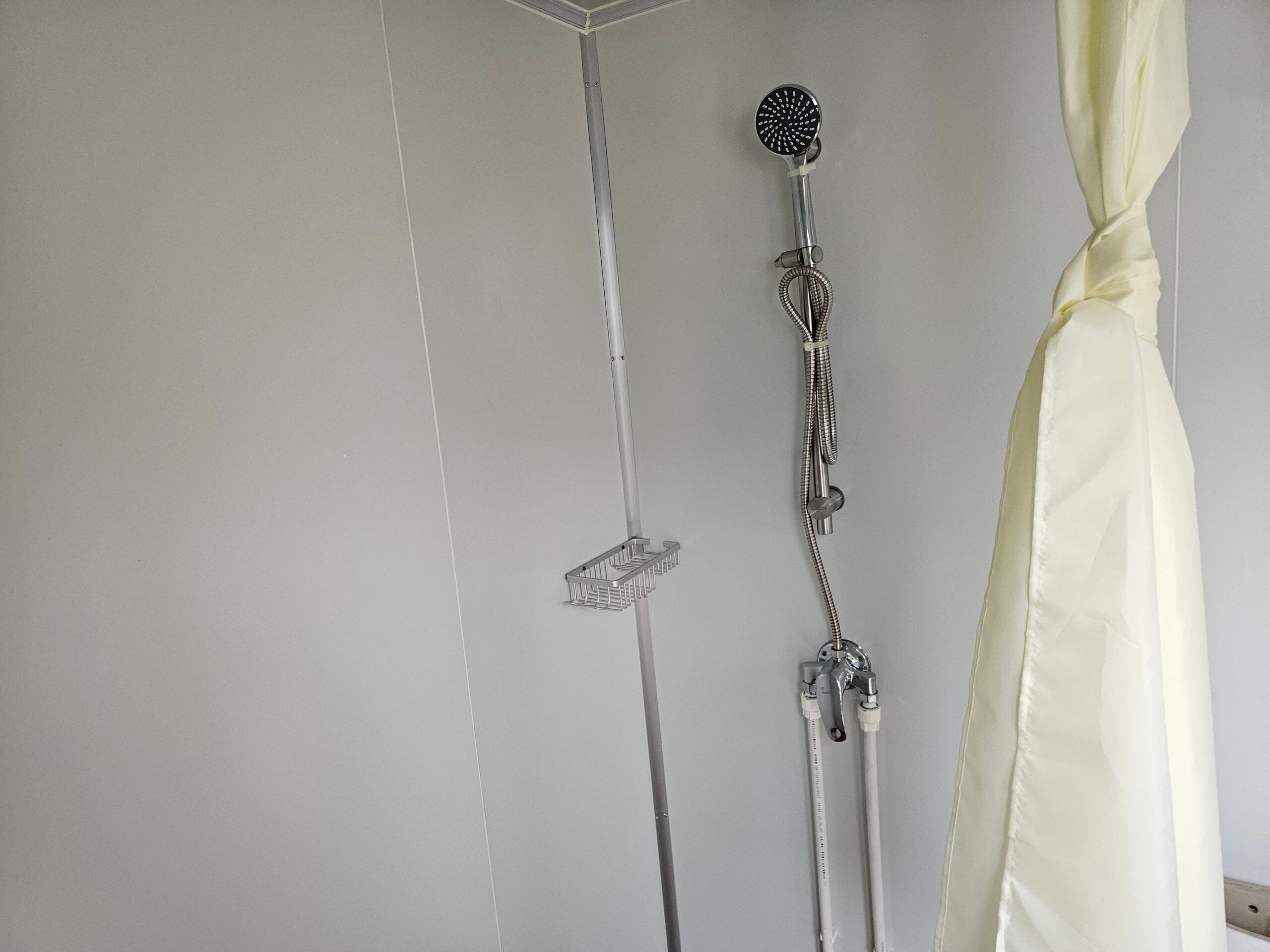 Sanitário Portátil com Chuveiro